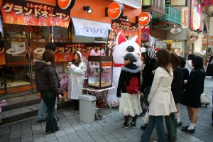 IMG_3207 キャラメルポップコーン機に行列