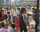 夏祭りは、子どもからお年寄りまで人気のキャラメルポップコーンで笑顔に（*^_^*）